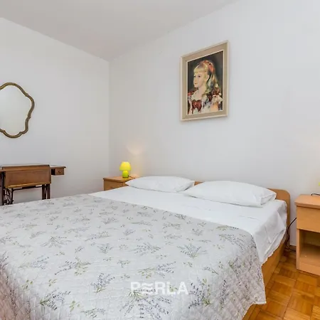 Apartment Sophie With Garden Near Beautiful Pula